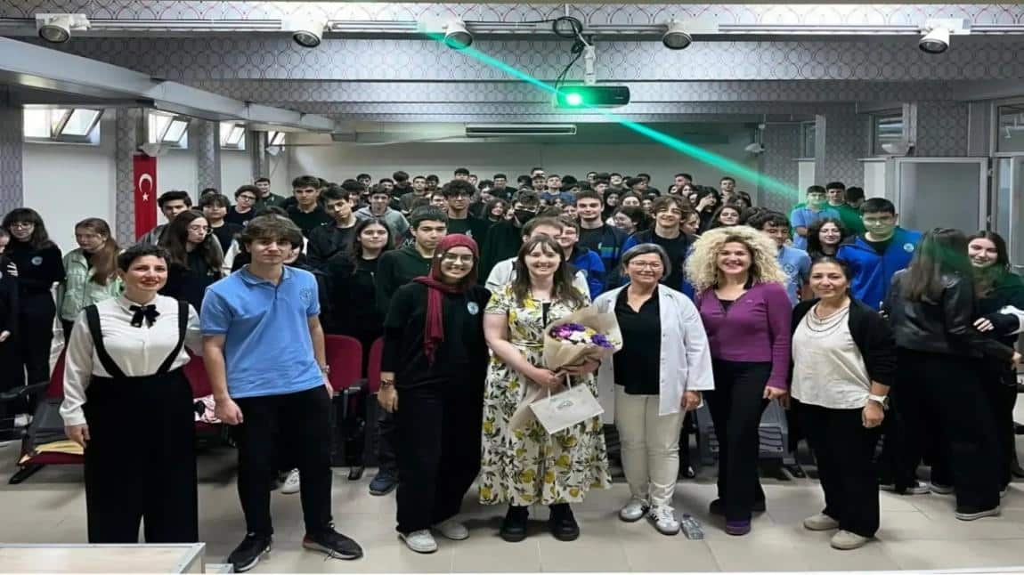 ÖĞRENCİLERİMİZ İÇİN ÇİFTE KAZANIM: HEM BİLİM HEM İNGİLİZCE PRATİĞİ